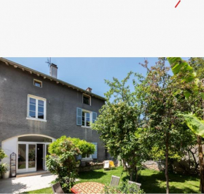 Grande maison familiale jardin terrasse proche de Lyon
